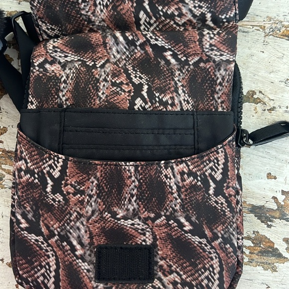 Kipling Crossbody - Picture 5 of 7